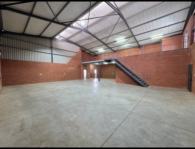 352M² WAREHOUSE TO LET IN ORMONDE